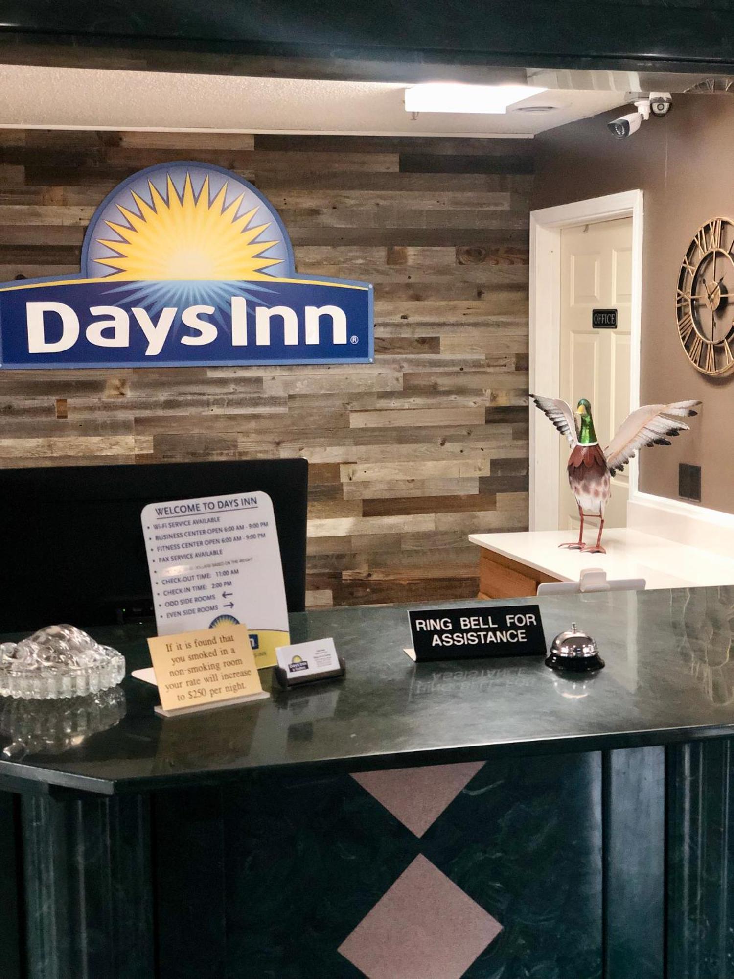 Days Inn & Suites By Wyndham Stuttgart Exteriör bild